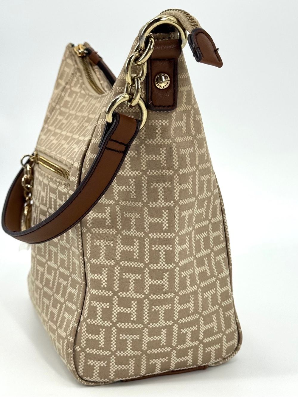 Tommy Hilfigure Monogram Coated Canvas Shoulder Bag - Picture 5 of 11